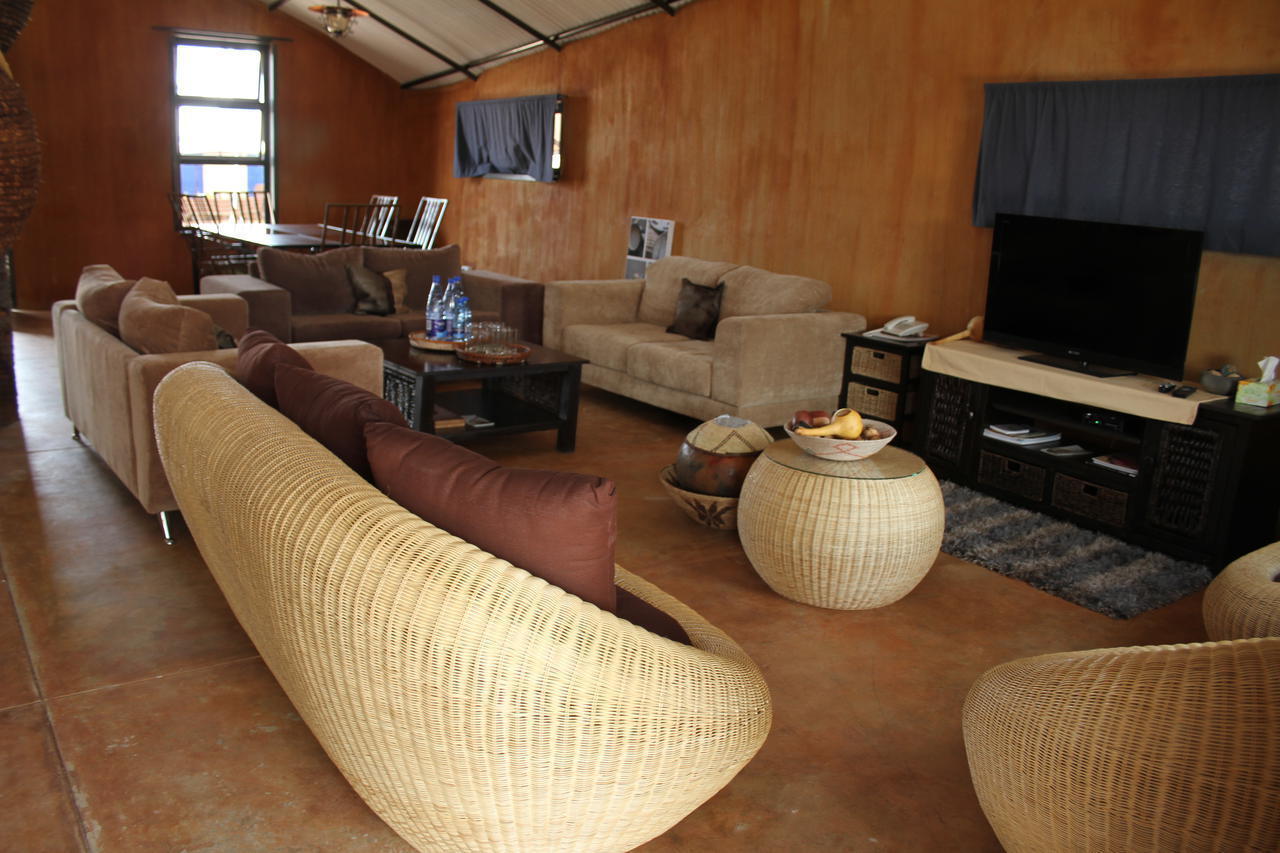 Ongula Village Homestead Lodge Omupumba Bagian luar foto